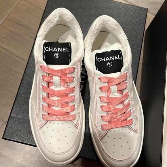 Chanel 21P white pink tennis logo sneakers 38 - Picture 2 of 9